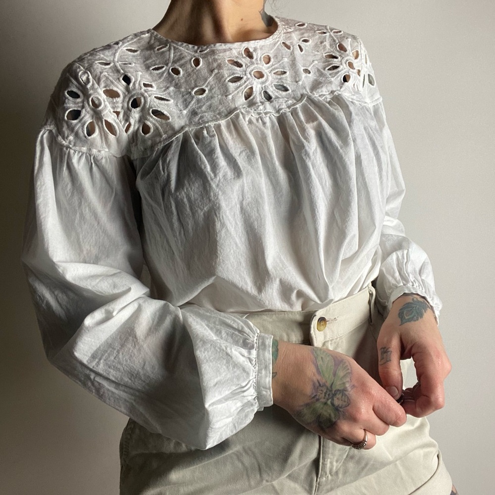 ANN TAYLOR Eyelet Yoke Long Sleeve Billowy White Blouse Womens XS